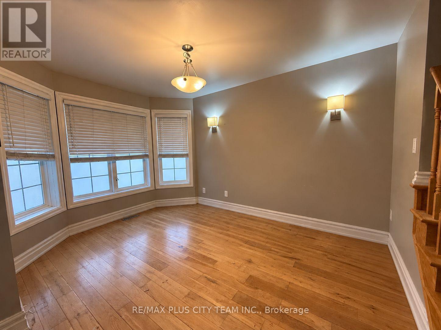 844 Luxton Drive, Milton, Ontario  L9T 6Y5 - Photo 2 - W13659626