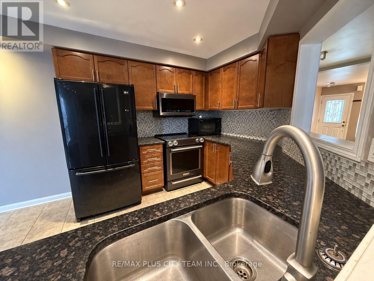 844 Luxton Drive, Milton, Ontario  L9T 6Y5 - Photo 5 - W13659626