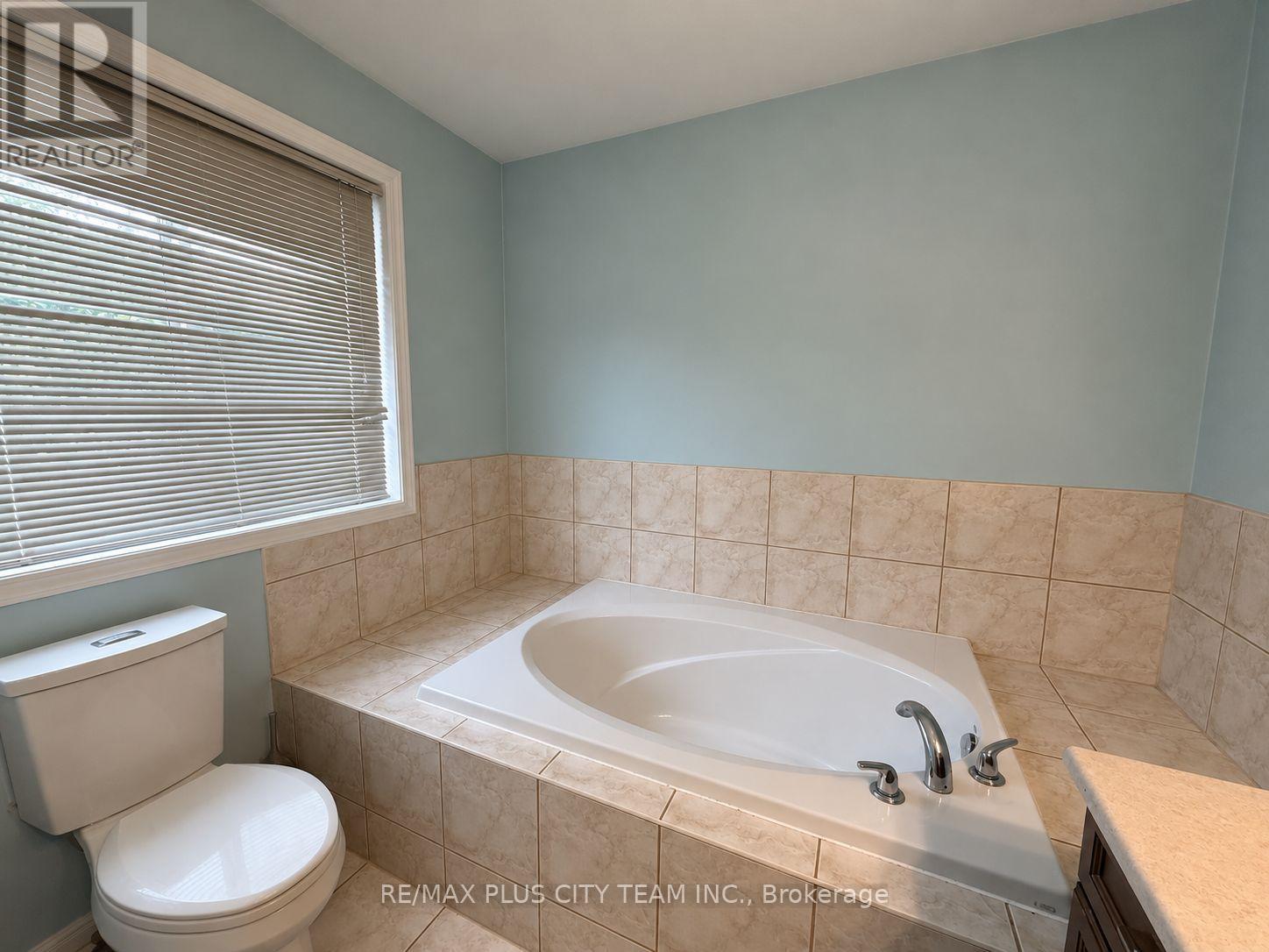 844 Luxton Drive, Milton, Ontario  L9T 6Y5 - Photo 13 - W13659626