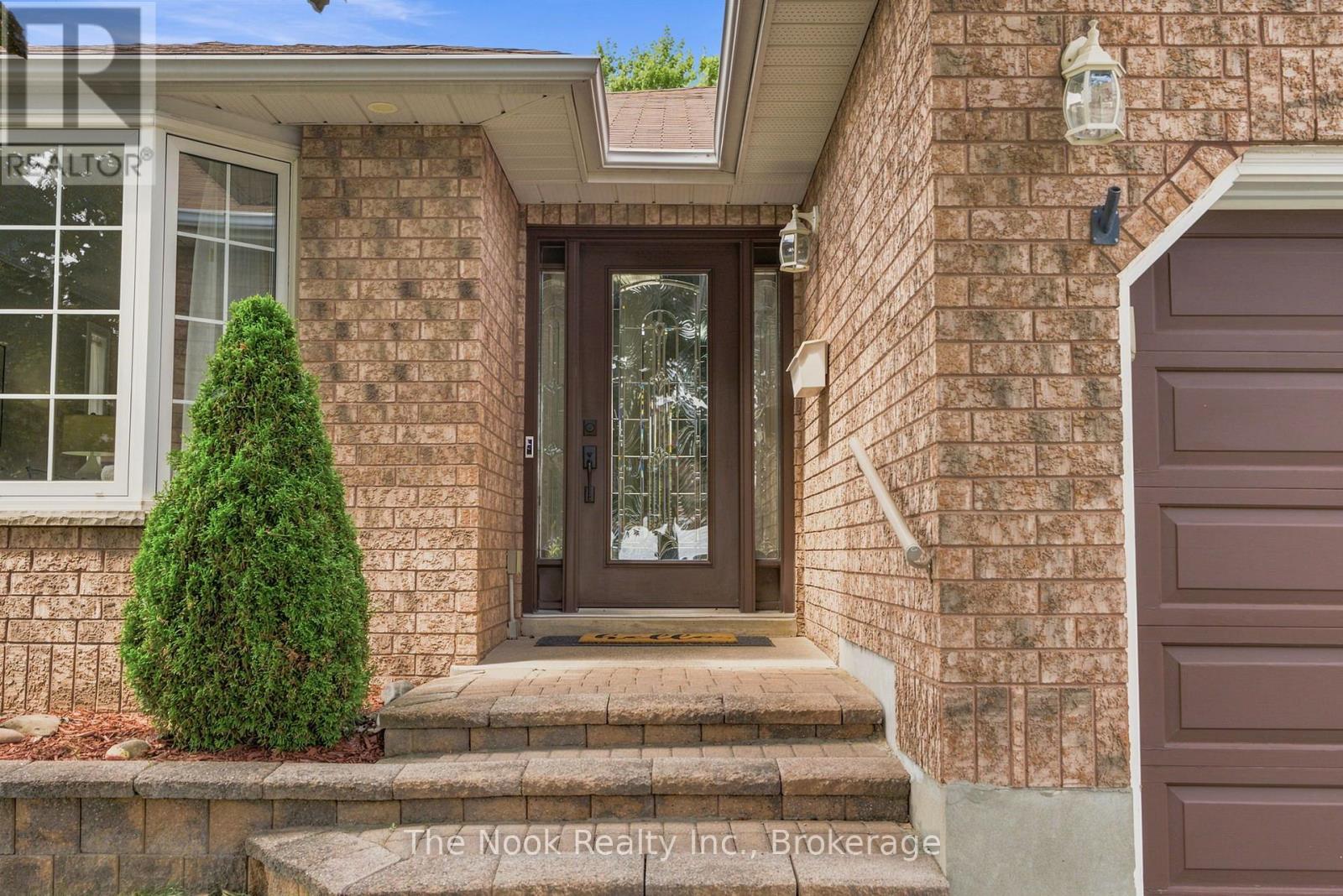 733 Sundance Circle, Oshawa, Ontario  L1J 8N9 - Photo 2 - E13791056