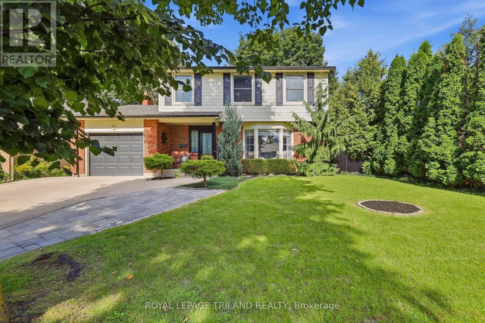 32 HUNTER WOODS CRESCENT, London South, Ontario
