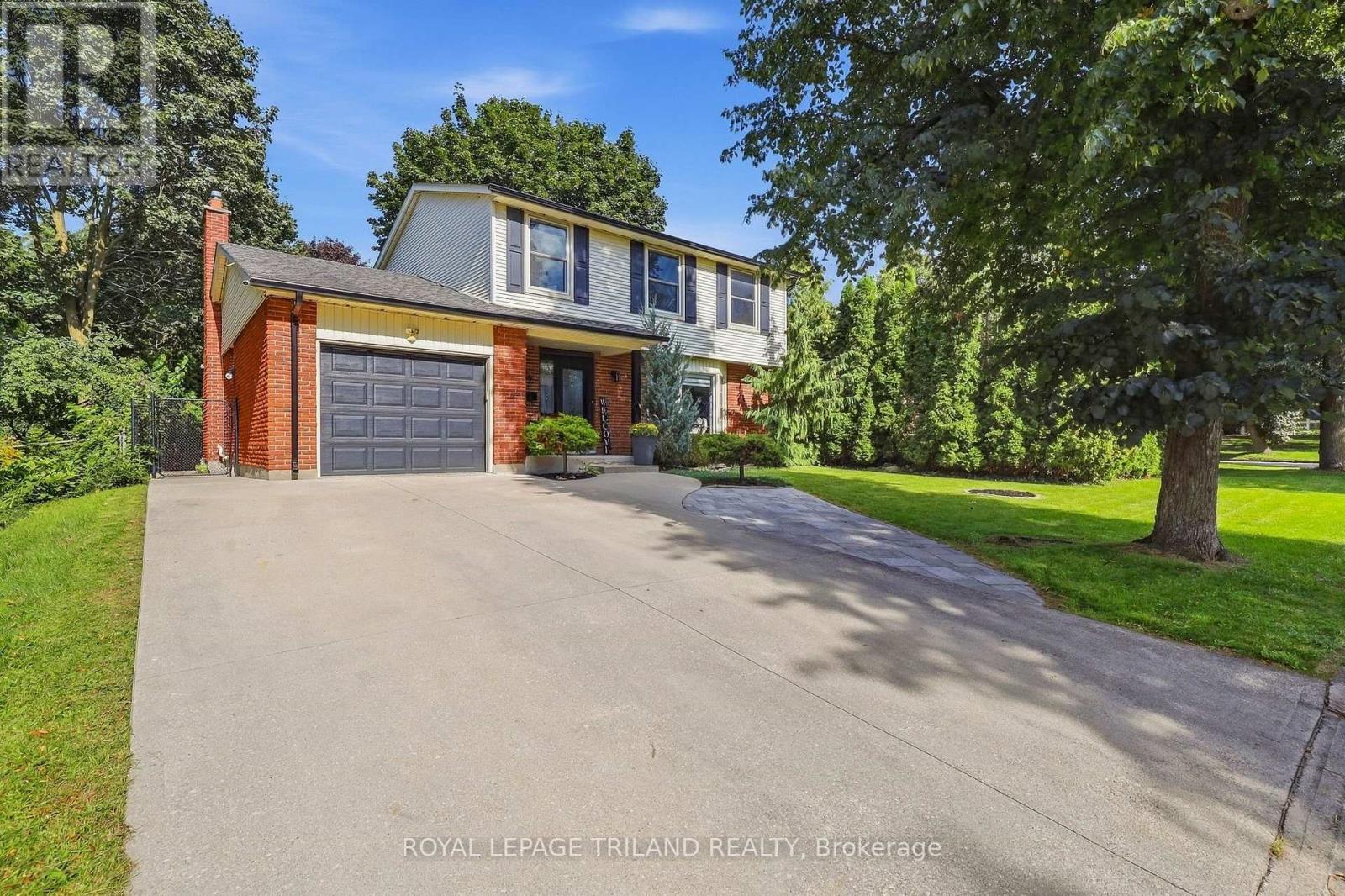 32 Hunter Woods Crescent, London South, Ontario  N6J 2B1 - Photo 2 - X13790678