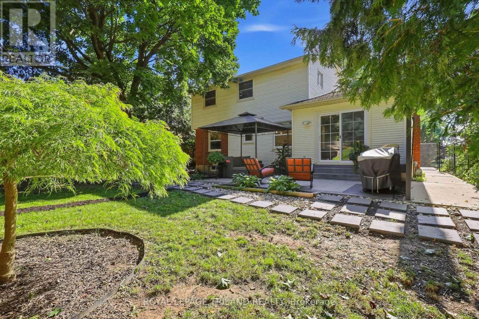 32 Hunter Woods Crescent, London South, Ontario  N6J 2B1 - Photo 36 - X13790678