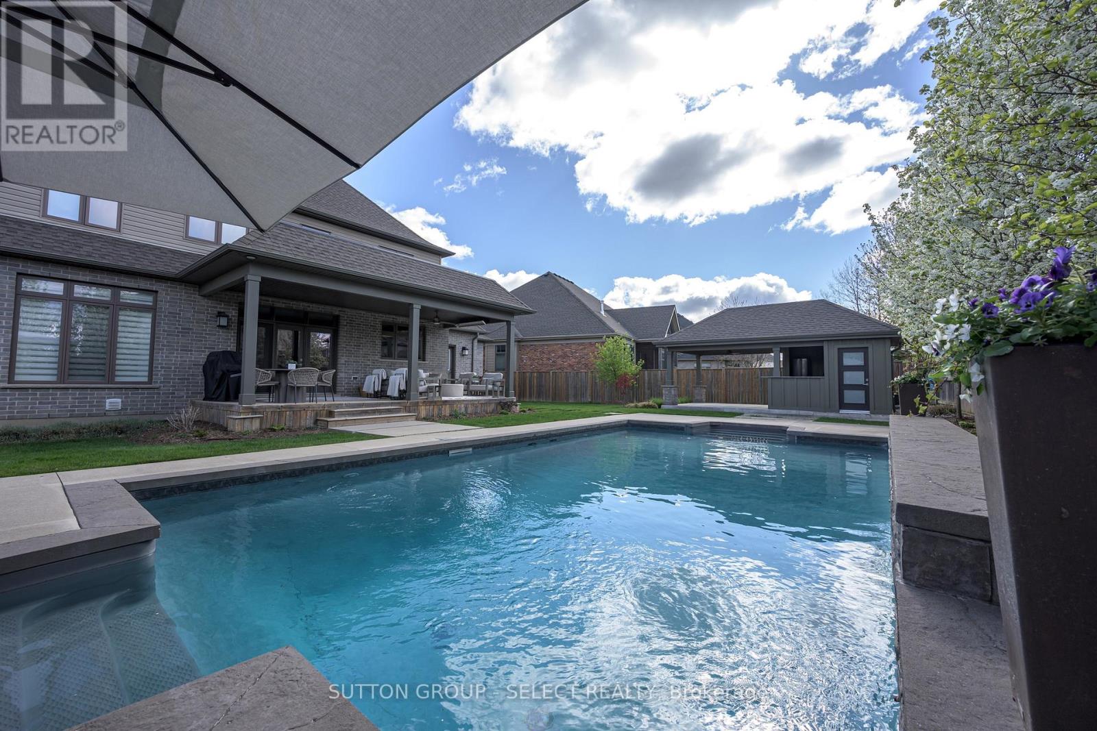 430 Bradwell Chase, London North, Ontario  N6G 0P7 - Photo 2 - X13790722