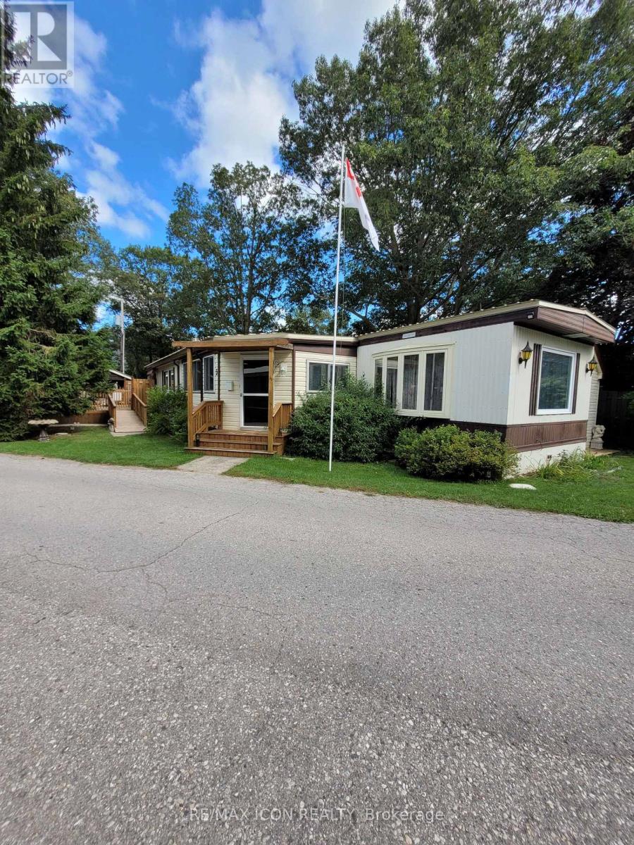 5 - 9839 Lakeshore Road, Lambton Shores, Ontario  N0M 1T0 - Photo 2 - X13790798