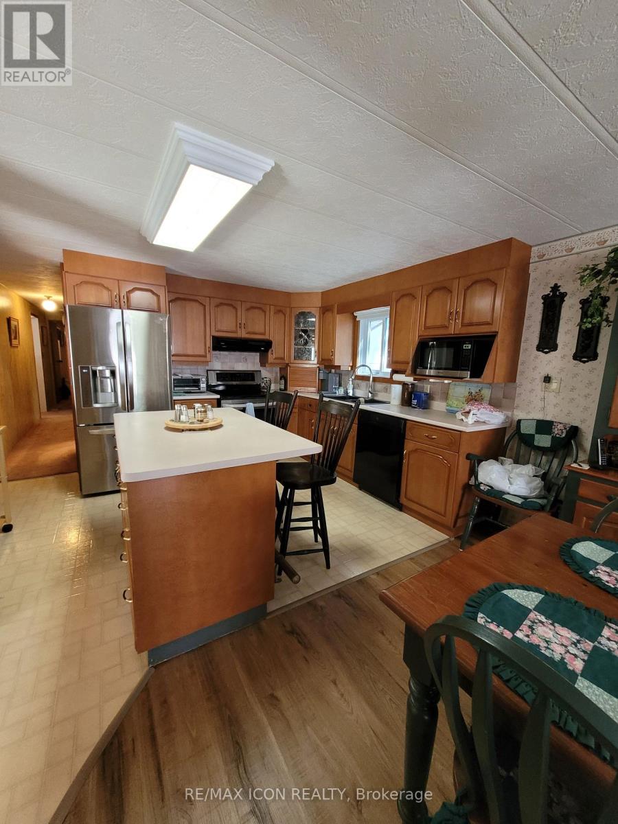 5 - 9839 Lakeshore Road, Lambton Shores, Ontario  N0M 1T0 - Photo 3 - X13790798