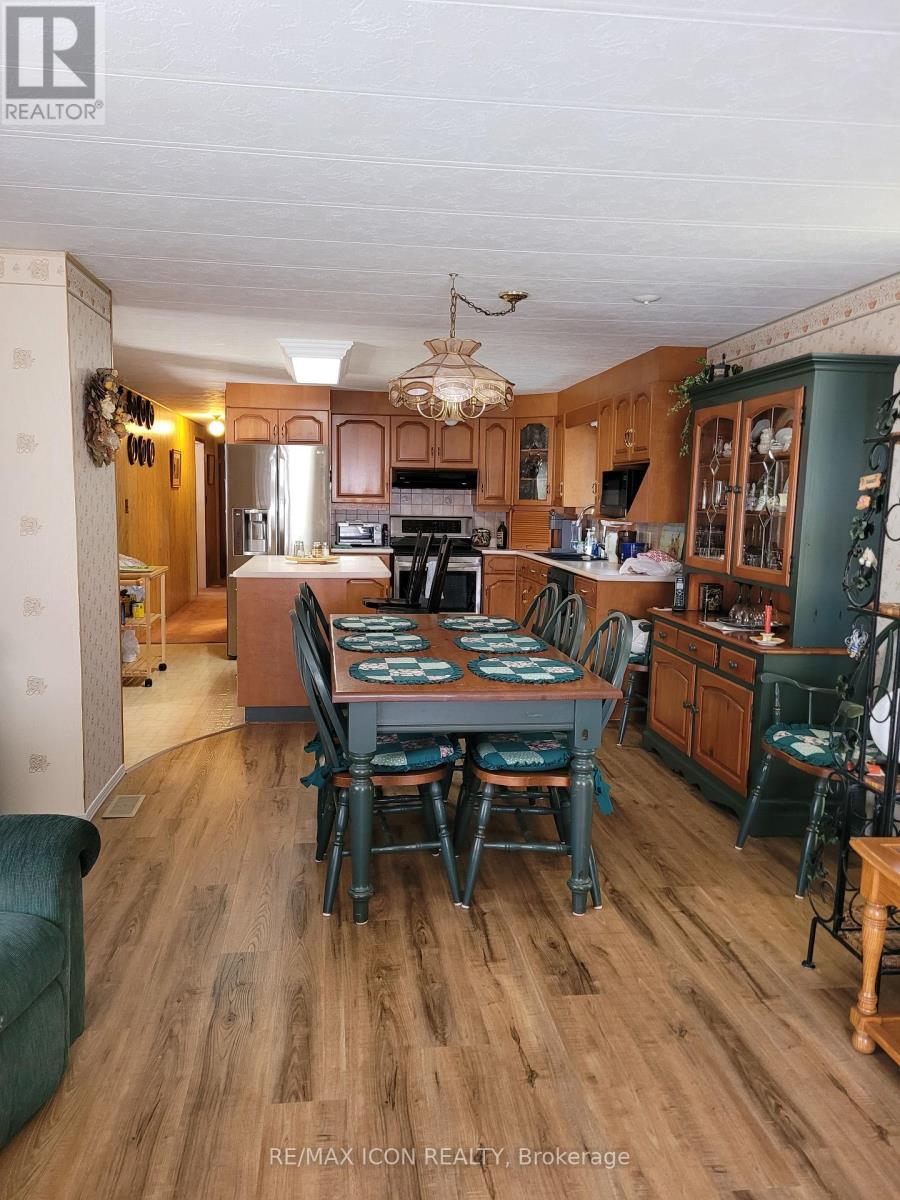 5 - 9839 Lakeshore Road, Lambton Shores, Ontario  N0M 1T0 - Photo 4 - X13790798