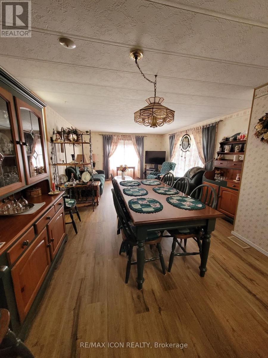 5 - 9839 Lakeshore Road, Lambton Shores, Ontario  N0M 1T0 - Photo 6 - X13790798