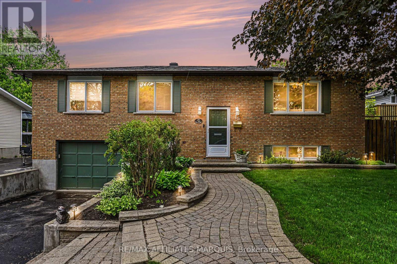 15 PEARL STREET, Smiths Falls, Ontario