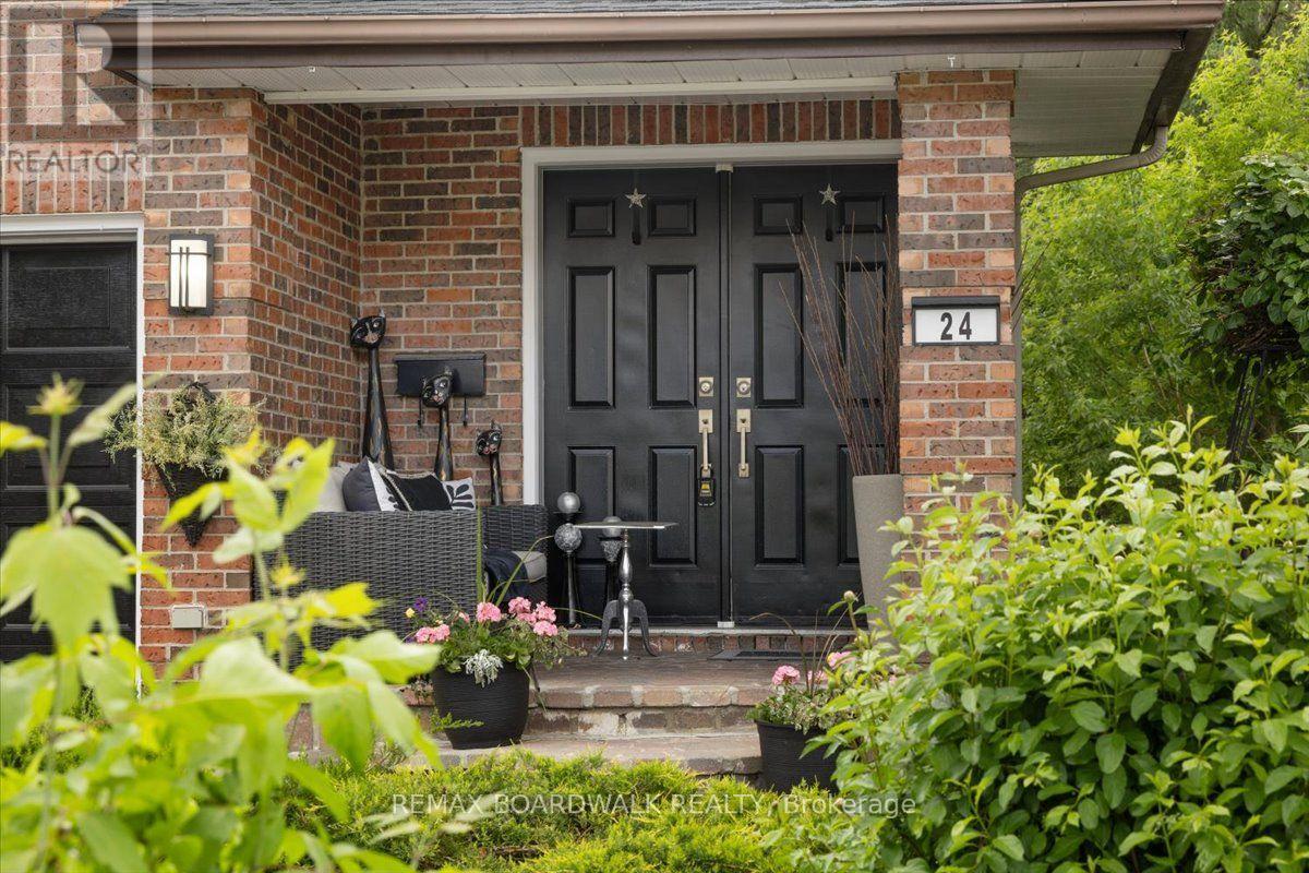 24 Hackett Street, Ottawa, Ontario  K1V 0P7 - Photo 2 - X13791030