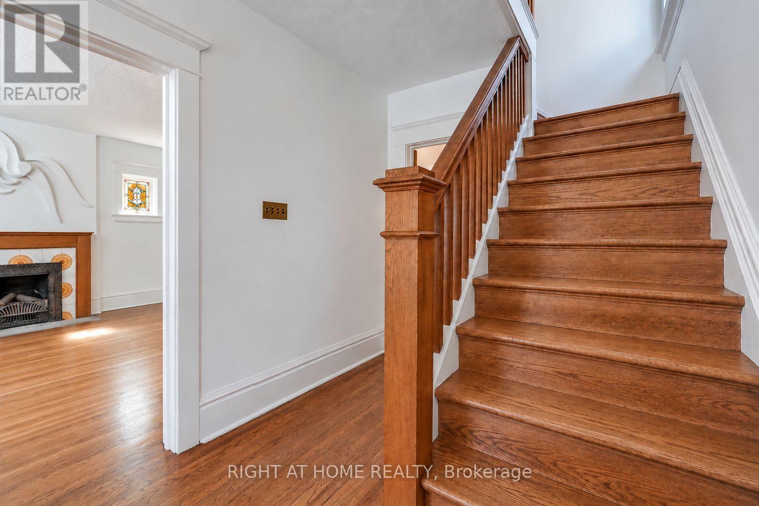 32 Belcourt Road, Toronto, Ontario  M4S 2T9 - Photo 5 - C13790916