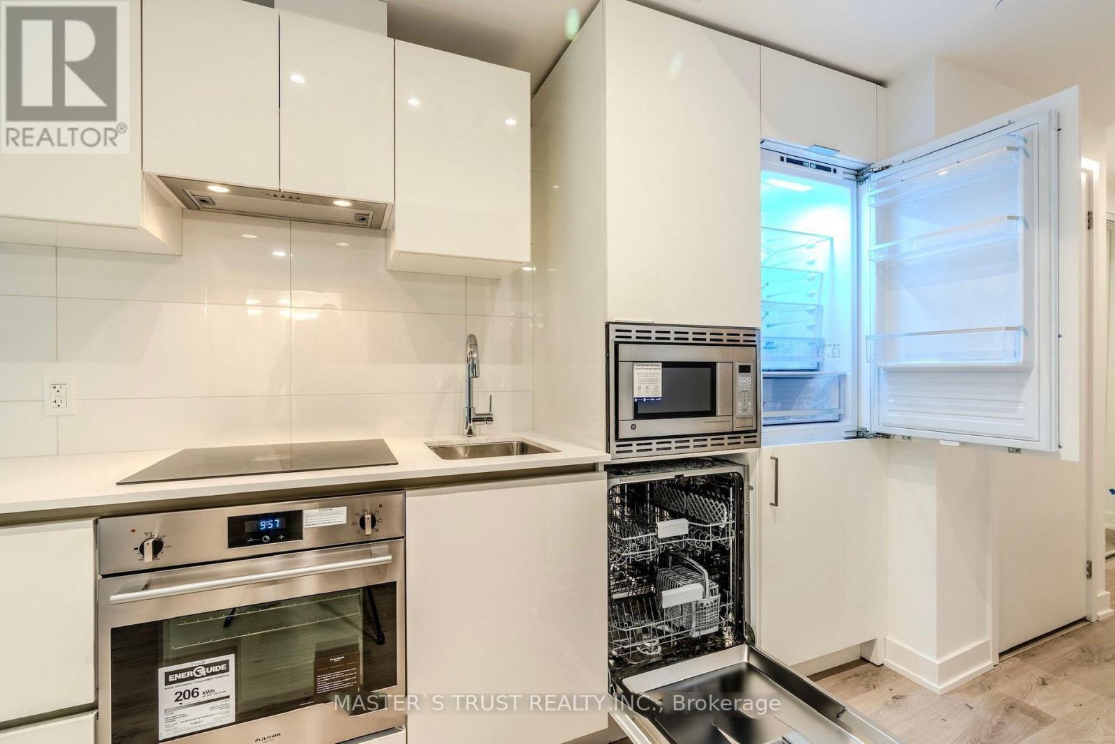 1916 - 230 Simcoe Street S, Toronto, Ontario  M5T 1T4 - Photo 4 - C13790930