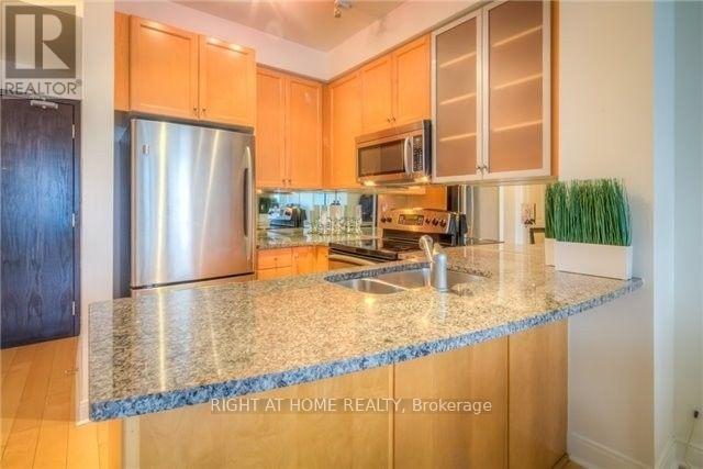 1406 - 18 Yorkville Avenue, Toronto, Ontario M4W 3Y8 - Photo 1 - C13791052