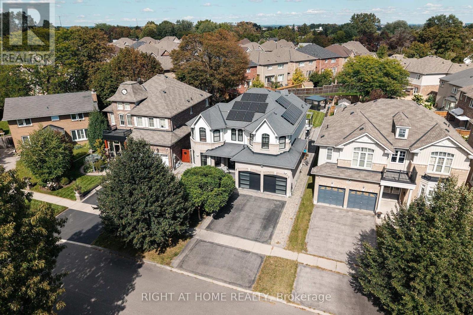 66 RIDEOUT STREET, Ajax, Ontario