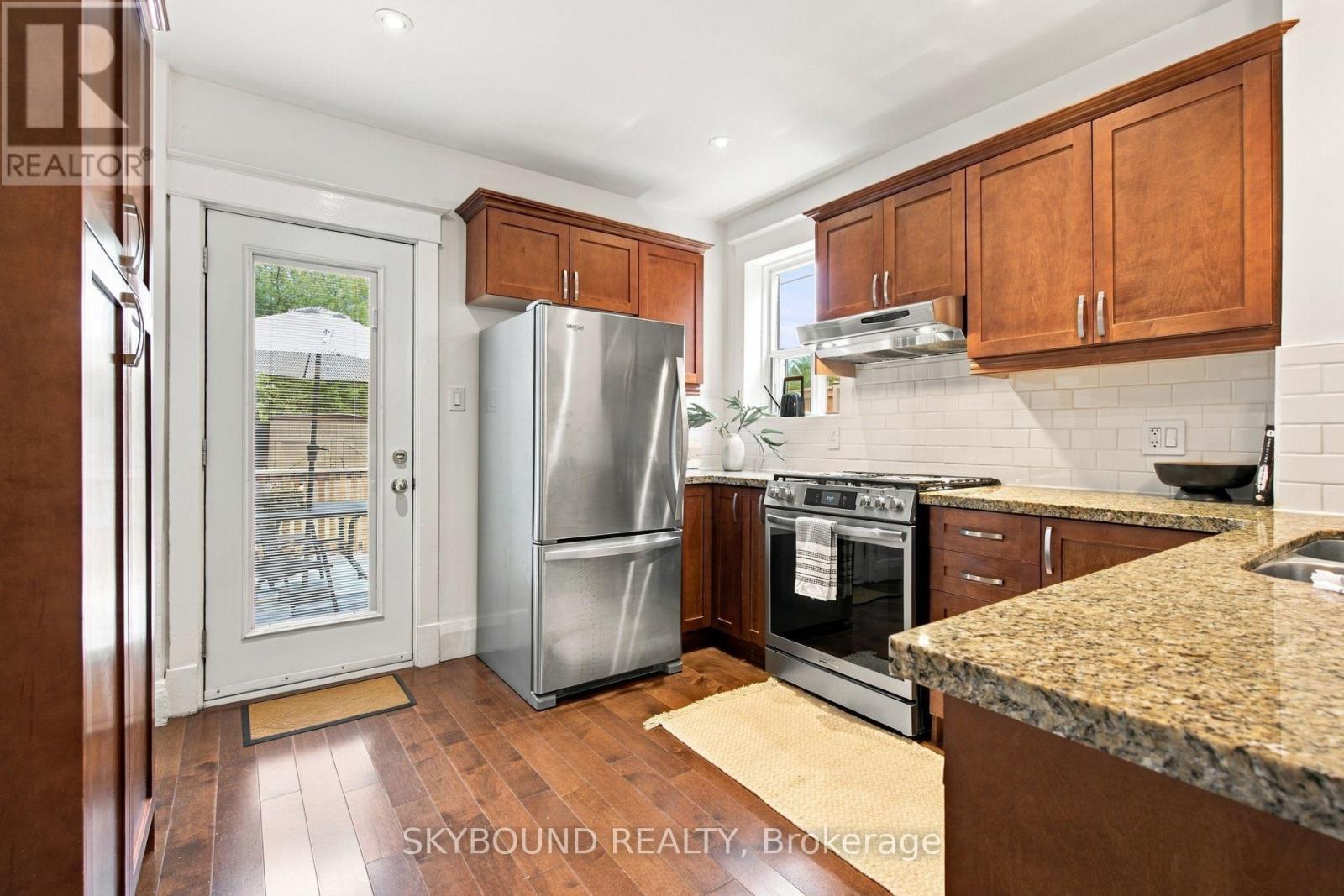 45 Westlake Avenue, Toronto, Ontario  M4C 4P7 - Photo 12 - E13791070