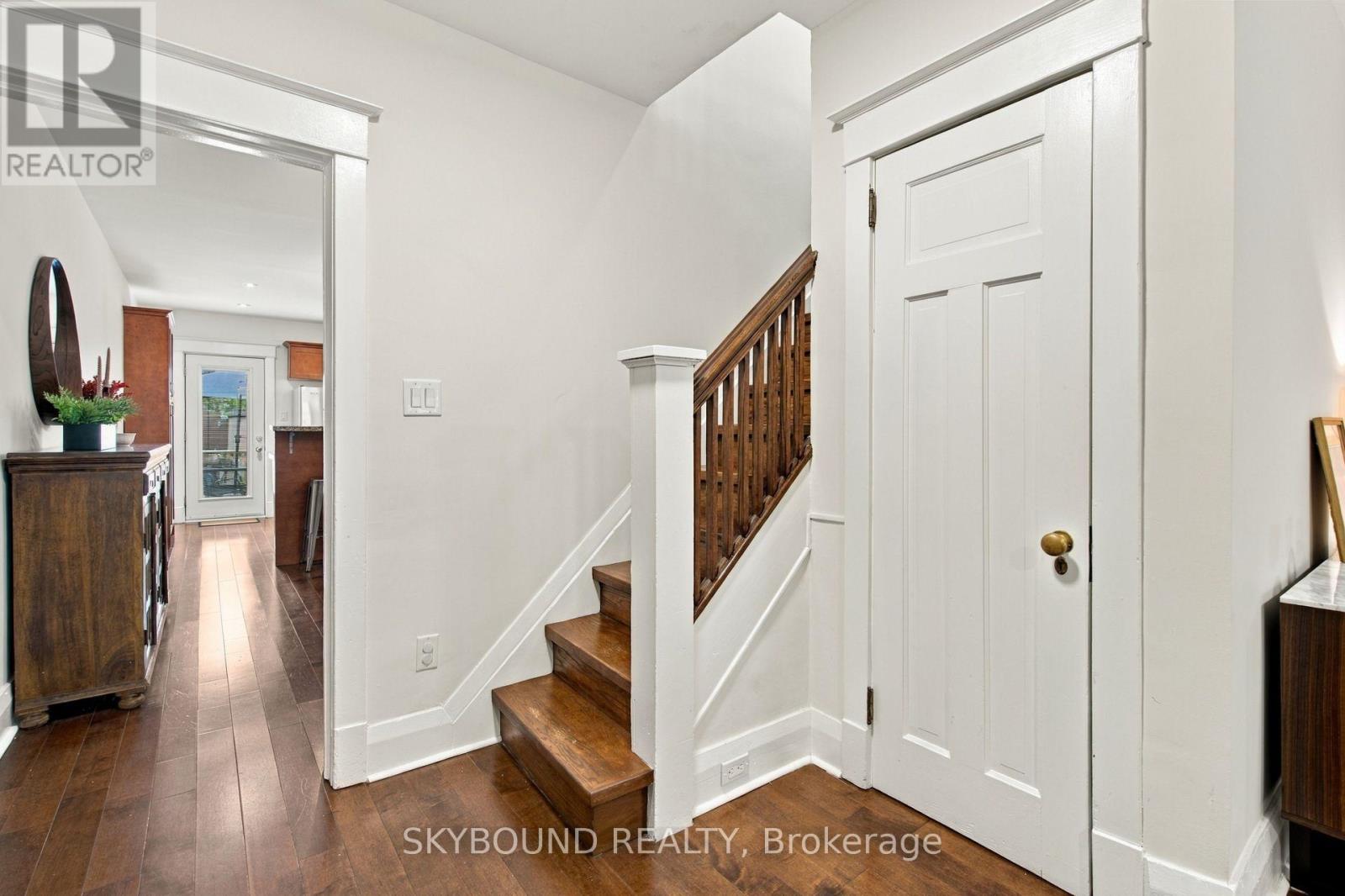 45 Westlake Avenue, Toronto, Ontario  M4C 4P7 - Photo 15 - E13791070