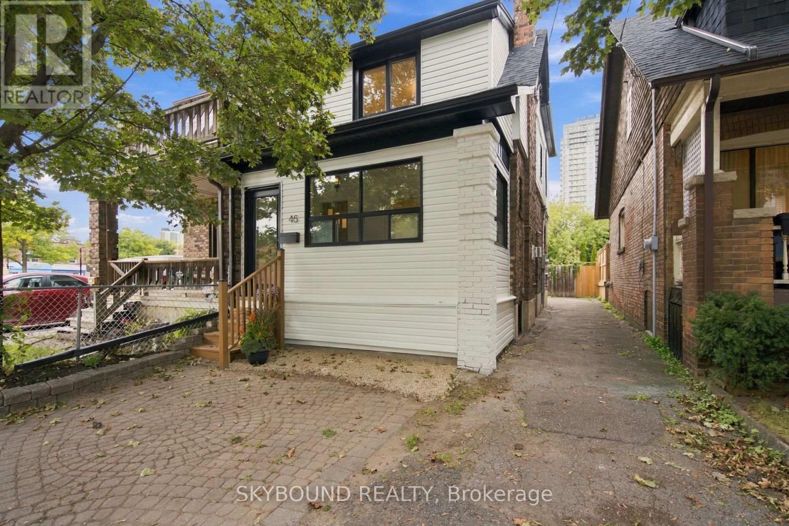 45 Westlake Avenue, Toronto, Ontario  M4C 4P7 - Photo 2 - E13791070