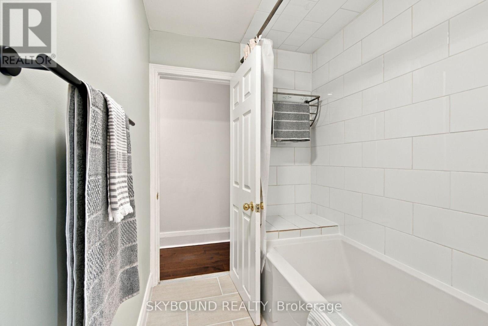 45 Westlake Avenue, Toronto, Ontario  M4C 4P7 - Photo 22 - E13791070