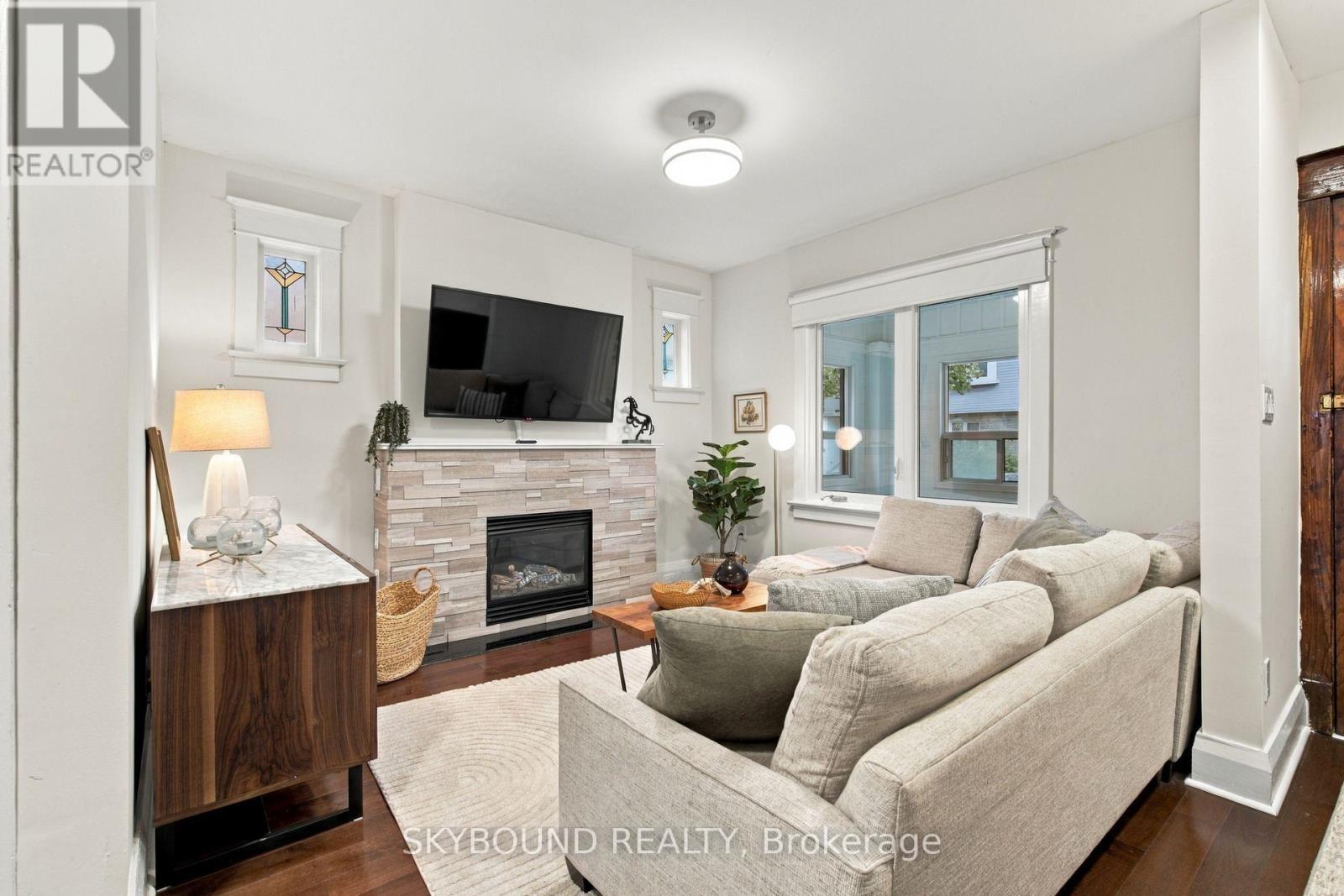 45 Westlake Avenue, Toronto, Ontario  M4C 4P7 - Photo 4 - E13791070