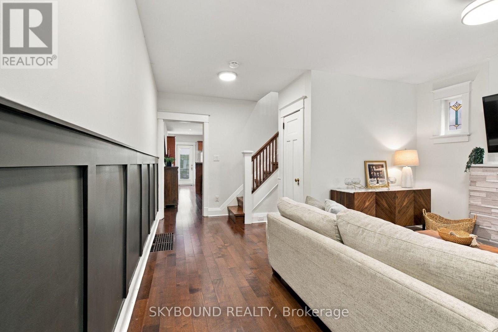 45 Westlake Avenue, Toronto, Ontario  M4C 4P7 - Photo 8 - E13791070