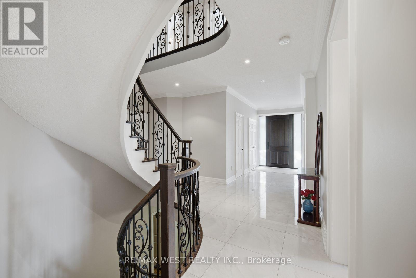 65 Burnhaven Avenue, Vaughan, Ontario L6A 2P2 - Photo 4 - N13790718