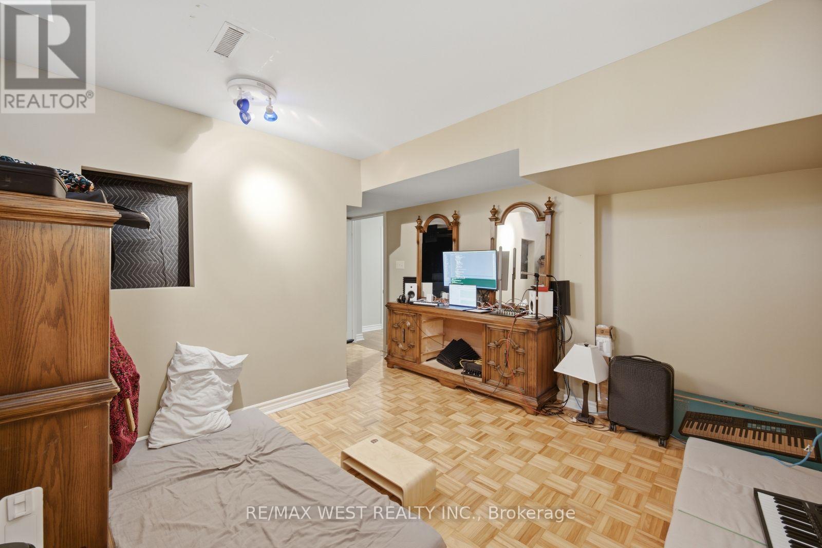 65 Burnhaven Avenue, Vaughan, Ontario L6A 2P2 - Photo 42 - N13790718