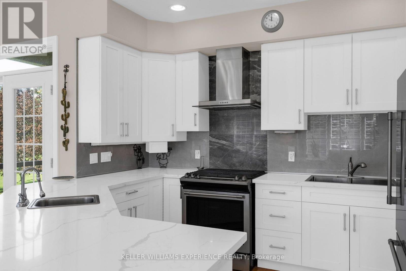 2884 Sunnydale Lane, Ramara, Ontario  L0K 1B0 - Photo 4 - S13790842