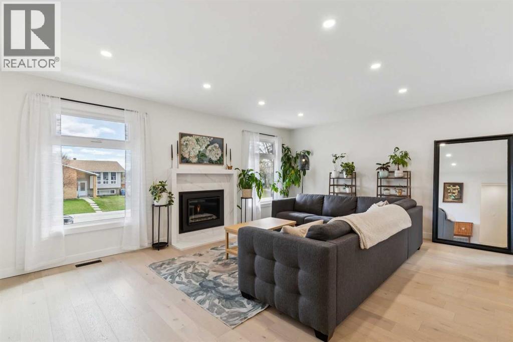 507 Cantrell Drive Sw, Calgary, Alberta  T2W 2K8 - Photo 5 - A2342874