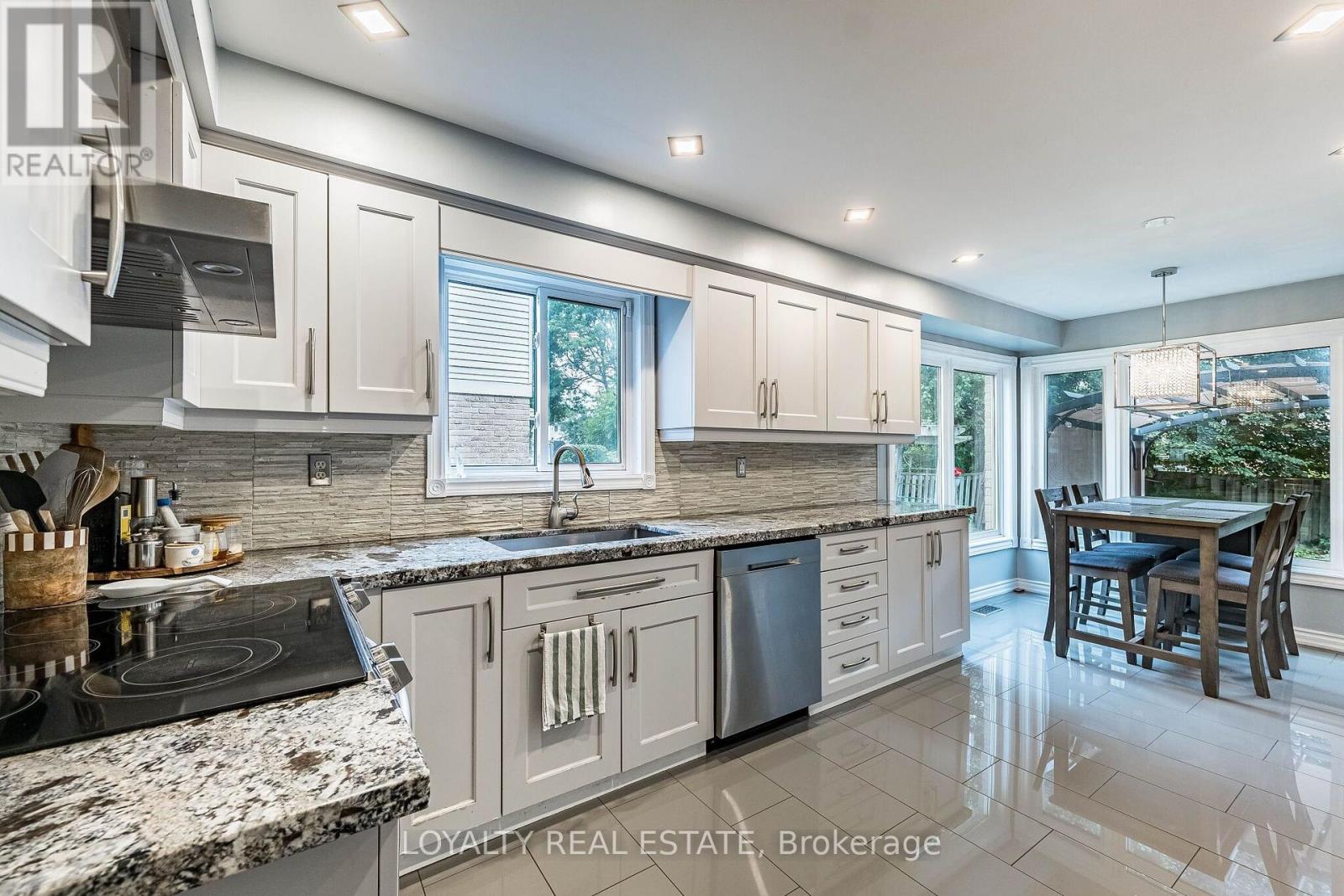 52 Newcastle Crescent, Brampton, Ontario  L6S 3Y8 - Photo 10 - W13790864