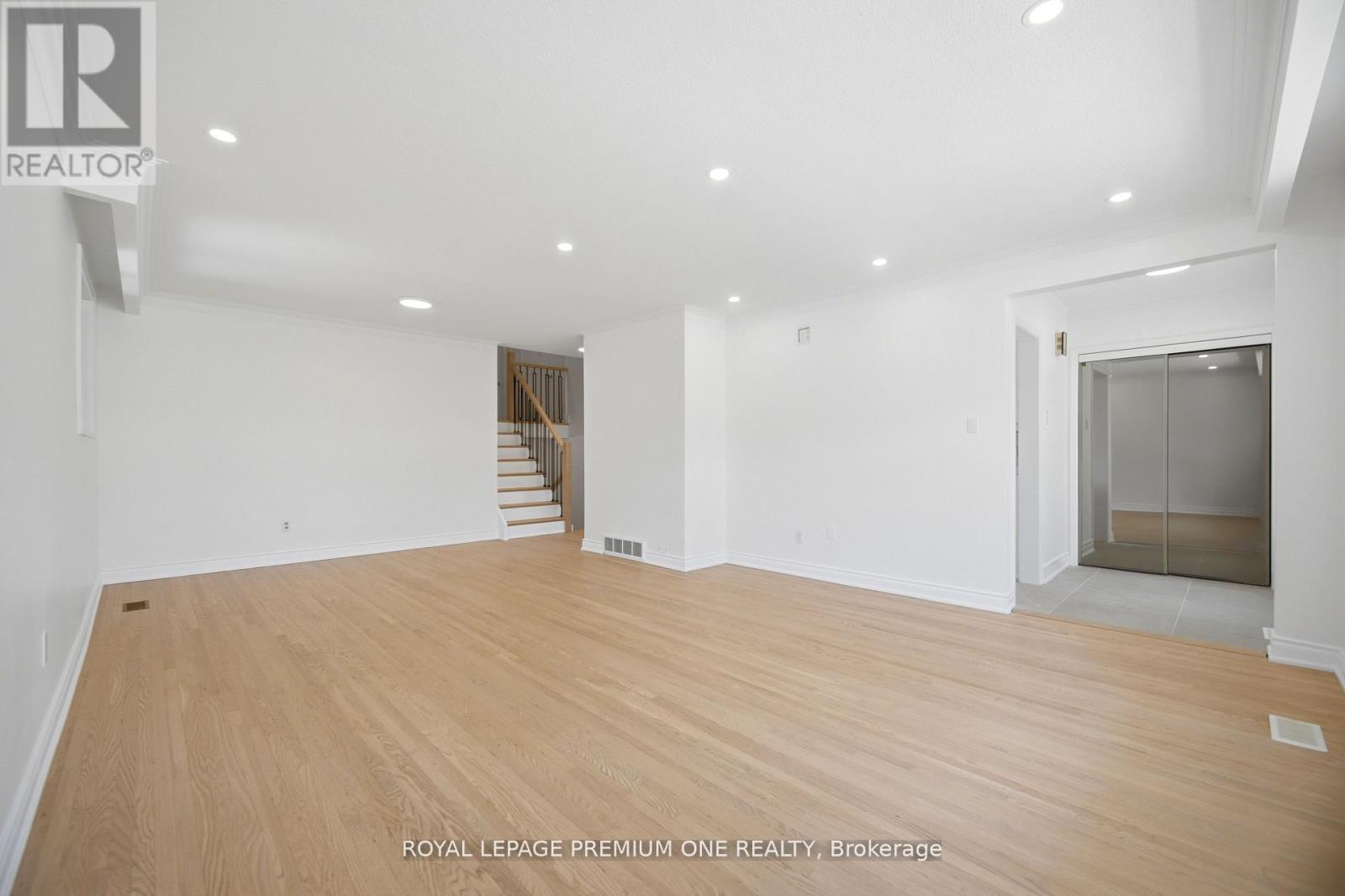 3195 Golden Orchard Drive, Mississauga, Ontario  L4Y 3G7 - Photo 11 - W13790880