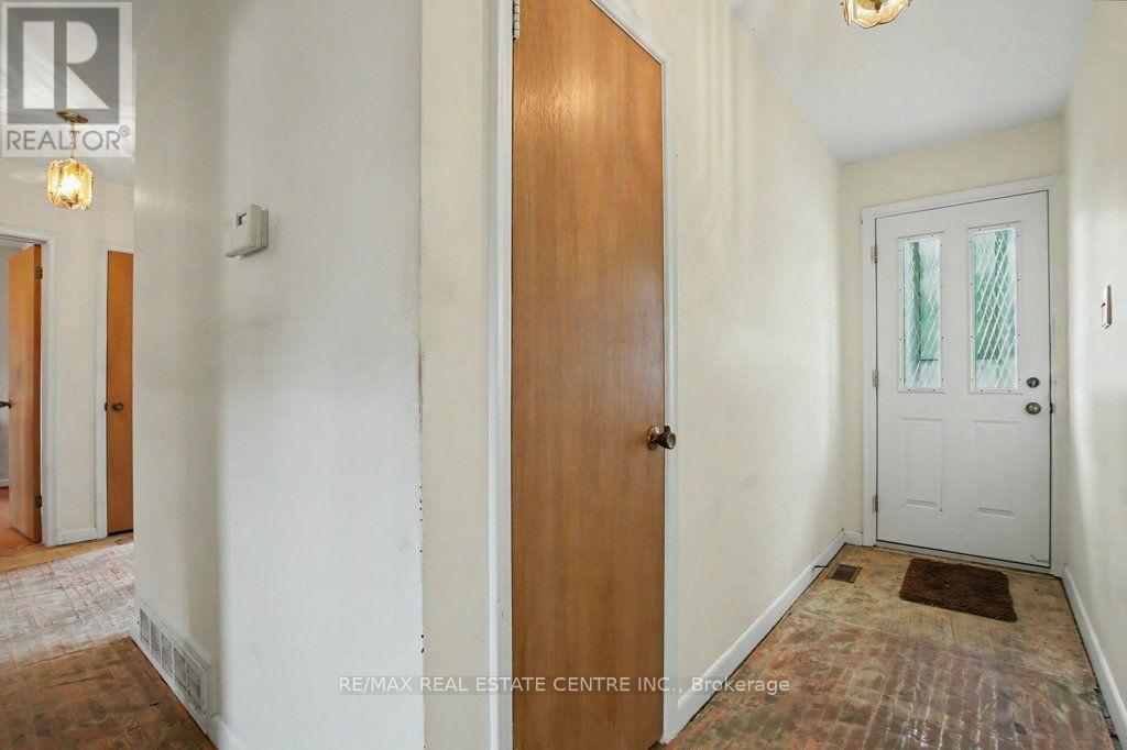 189 Wakefield Road, Milton, Ontario L9T 2L7 - Photo 5 - W13790894