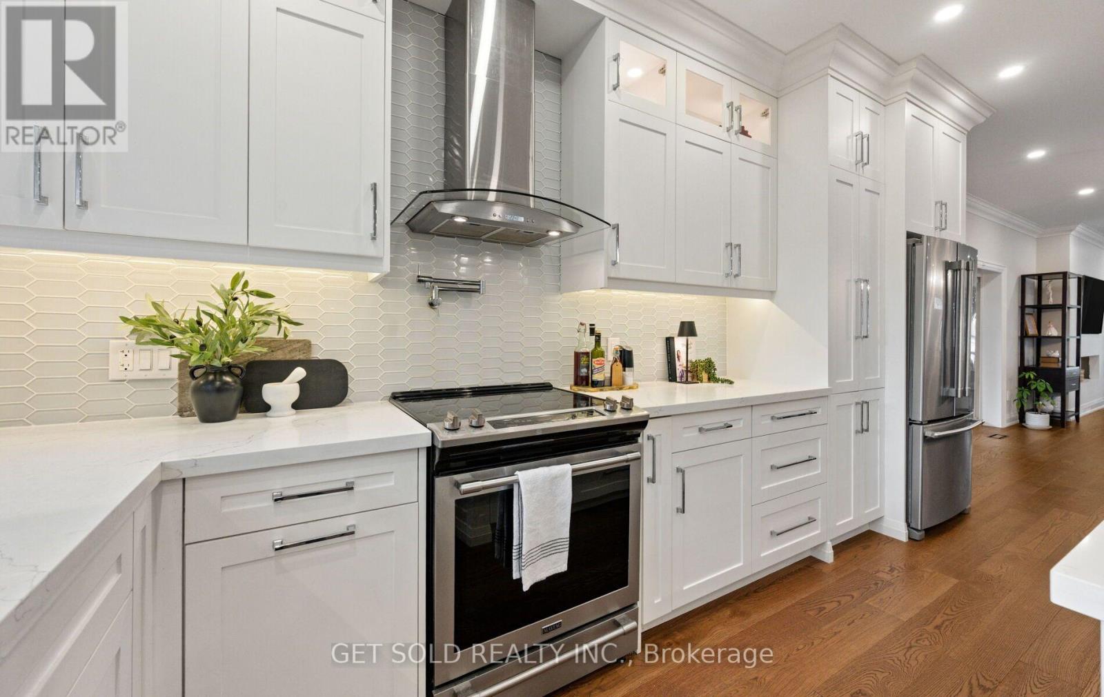 8 Hackmore Avenue, Toronto, Ontario  M9W 3W3 - Photo 11 - W13790970