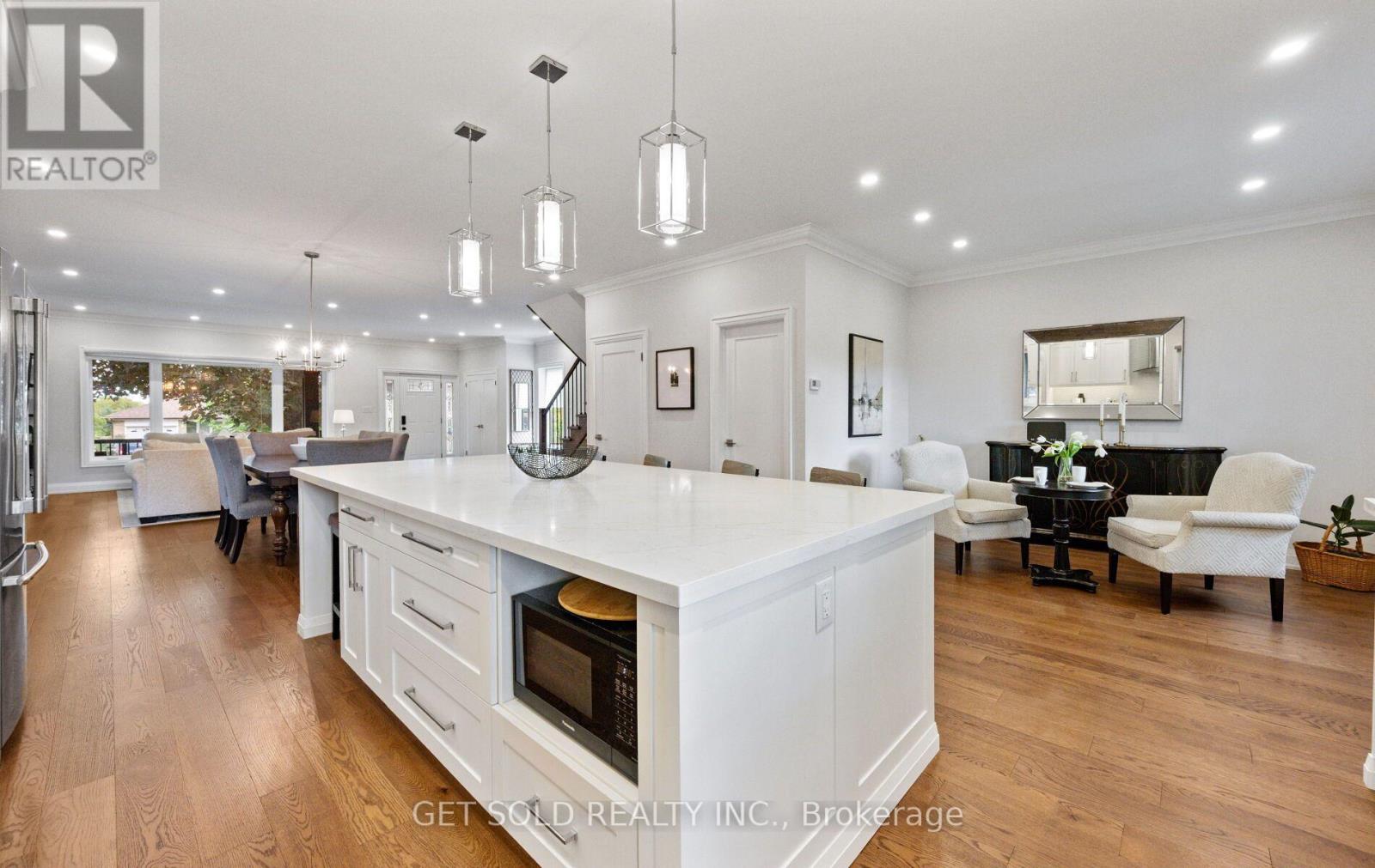 8 Hackmore Avenue, Toronto, Ontario  M9W 3W3 - Photo 13 - W13790970