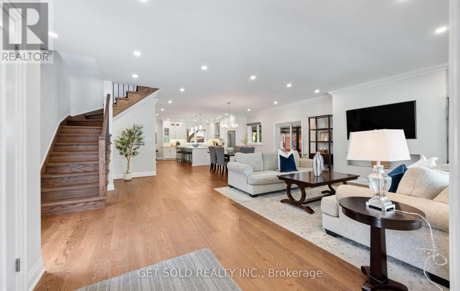 8 Hackmore Avenue, Toronto, Ontario  M9W 3W3 - Photo 3 - W13790970