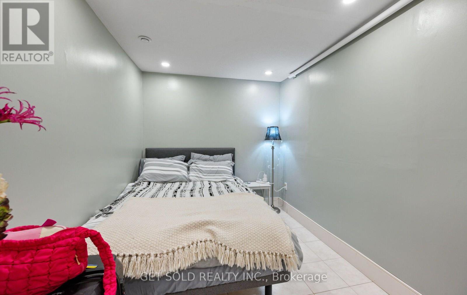 8 Hackmore Avenue, Toronto, Ontario  M9W 3W3 - Photo 31 - W13790970