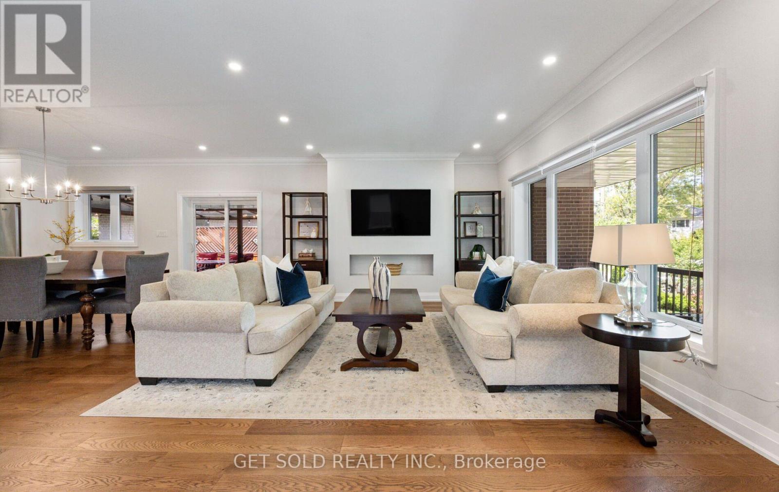 8 Hackmore Avenue, Toronto, Ontario  M9W 3W3 - Photo 4 - W13790970
