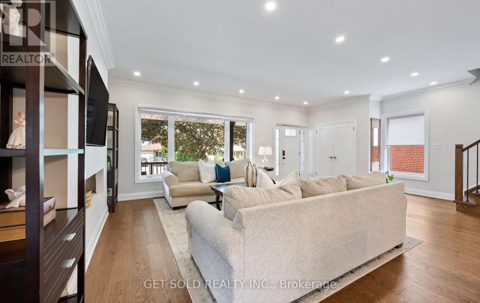 8 Hackmore Avenue, Toronto, Ontario  M9W 3W3 - Photo 5 - W13790970