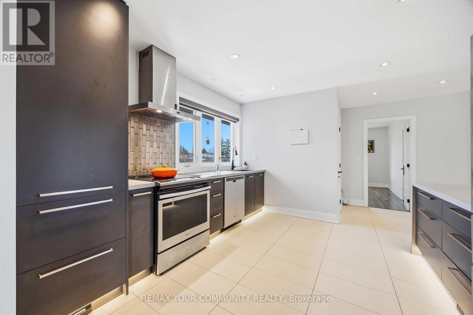 34 Walwyn Avenue, Toronto, Ontario  M9N 3H5 - Photo 10 - W13791064