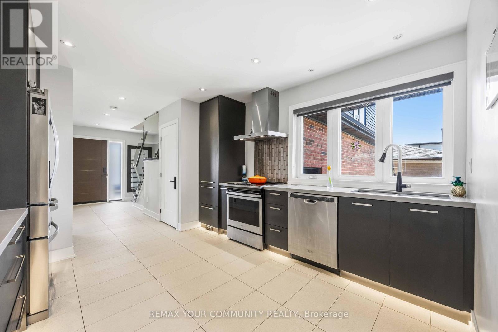 34 Walwyn Avenue, Toronto, Ontario  M9N 3H5 - Photo 11 - W13791064