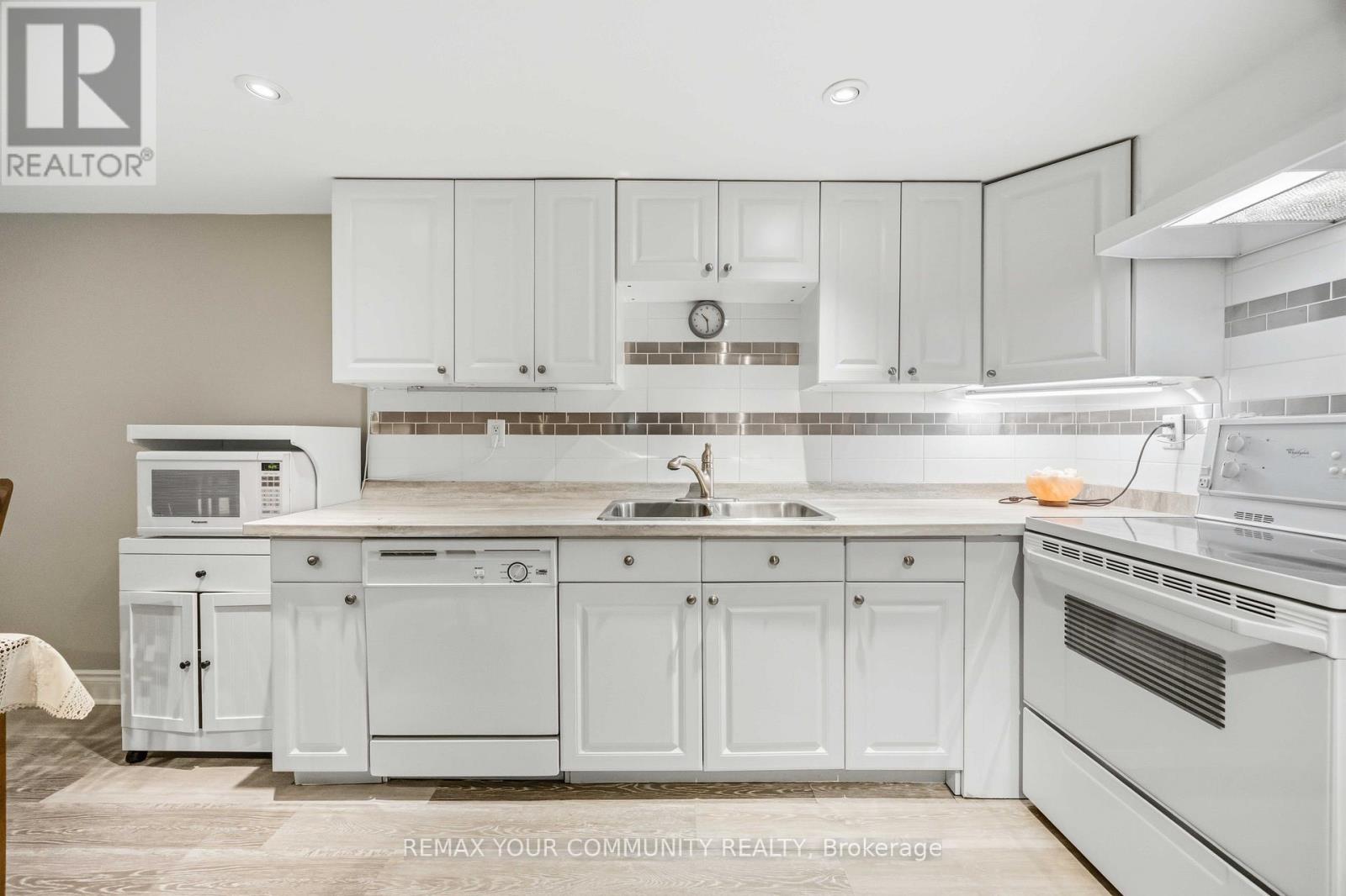 34 Walwyn Avenue, Toronto, Ontario  M9N 3H5 - Photo 31 - W13791064