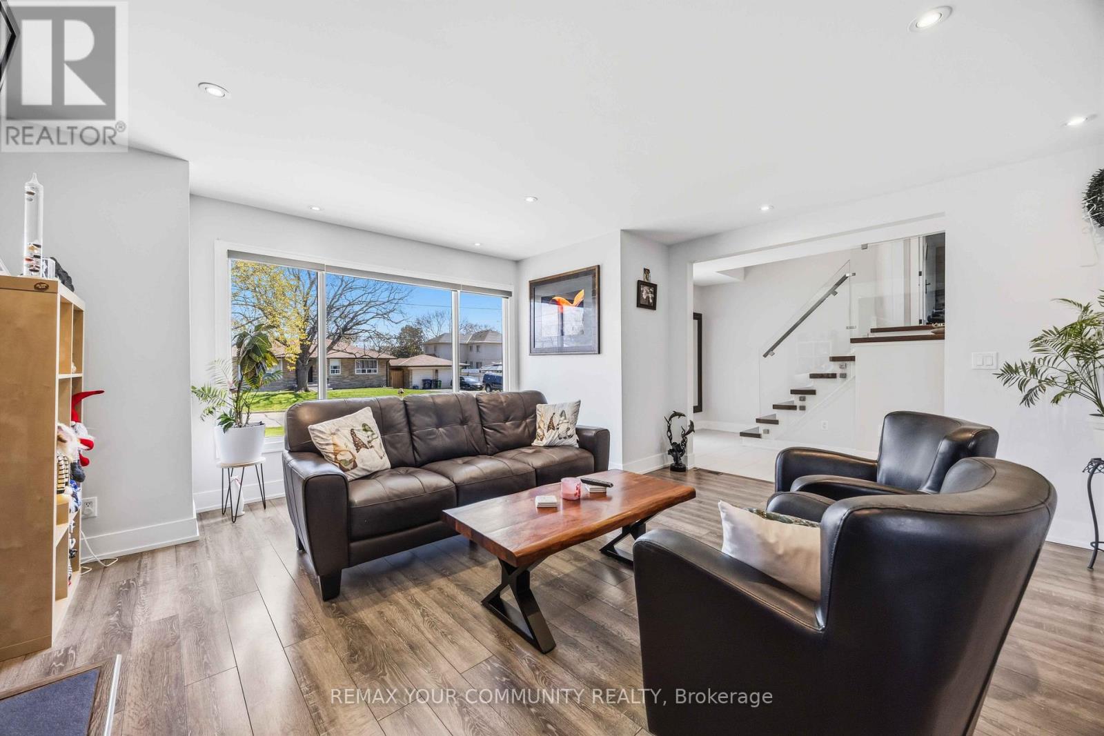 34 Walwyn Avenue, Toronto, Ontario  M9N 3H5 - Photo 6 - W13791064