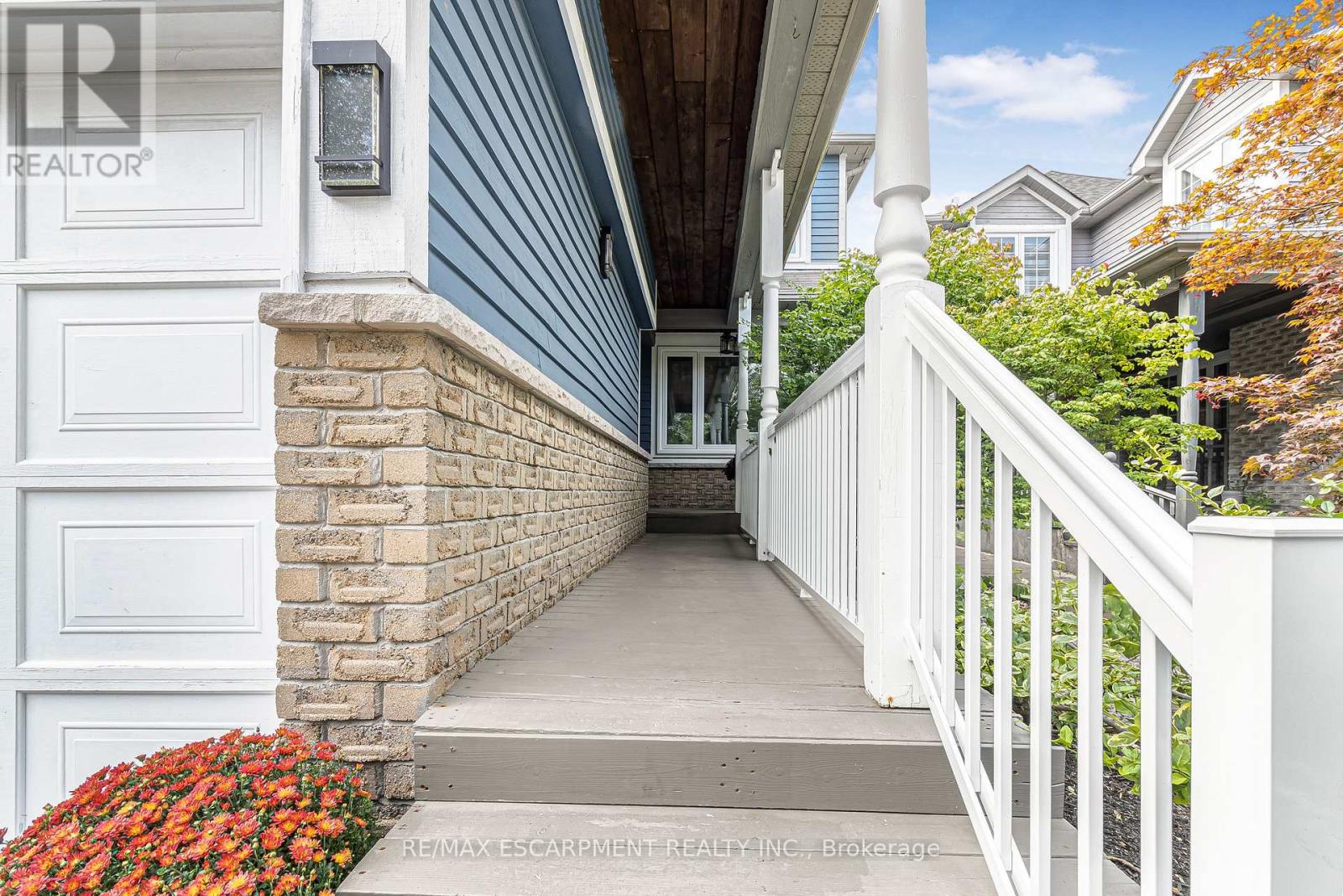 5576 Middlebury Drive, Mississauga, Ontario  L5M 5G8 - Photo 2 - W13791082