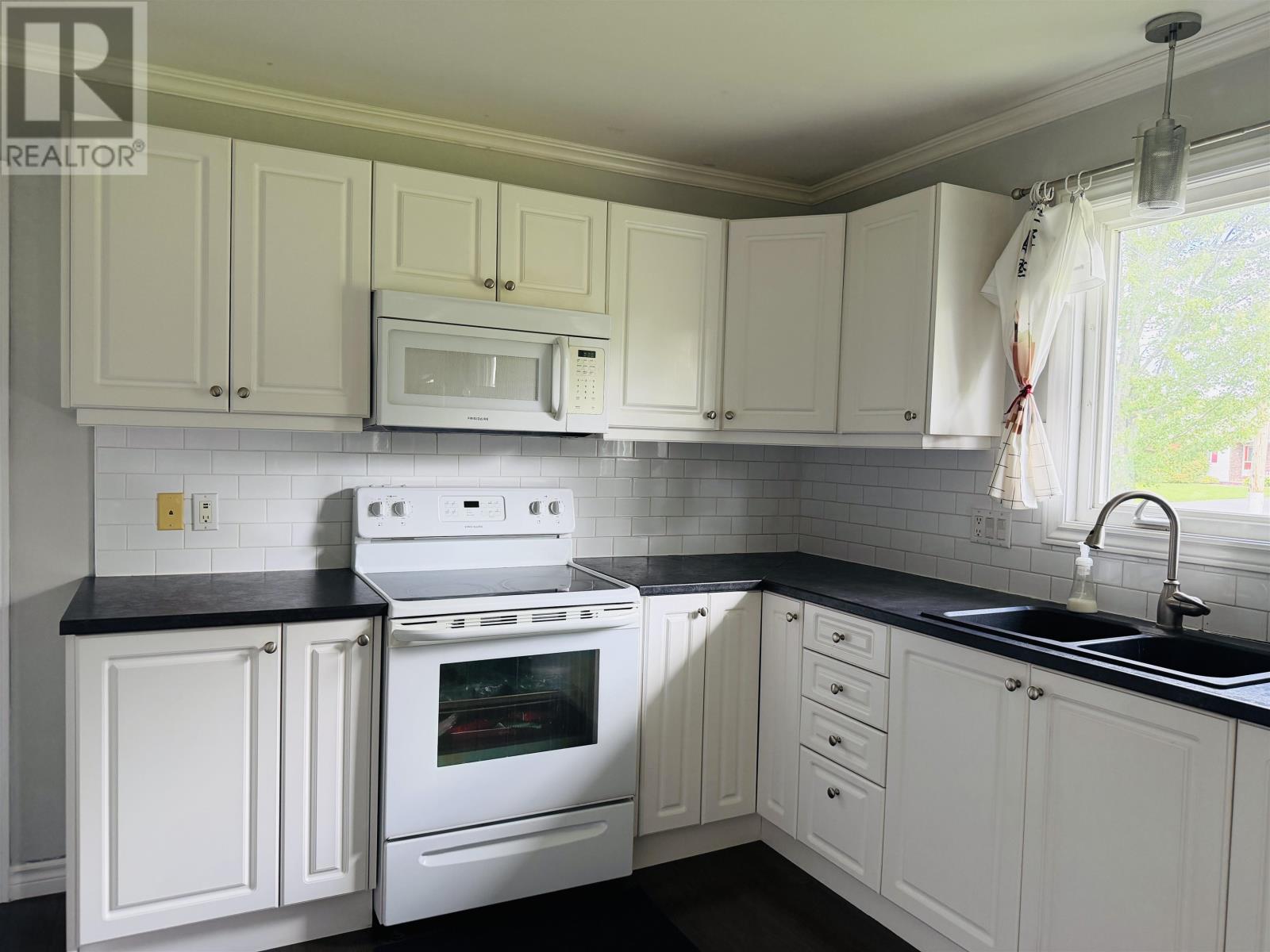 424 Macintyre Avenue, Montague, Prince Edward Island  C0A 1R0 - Photo 8 - 202623471