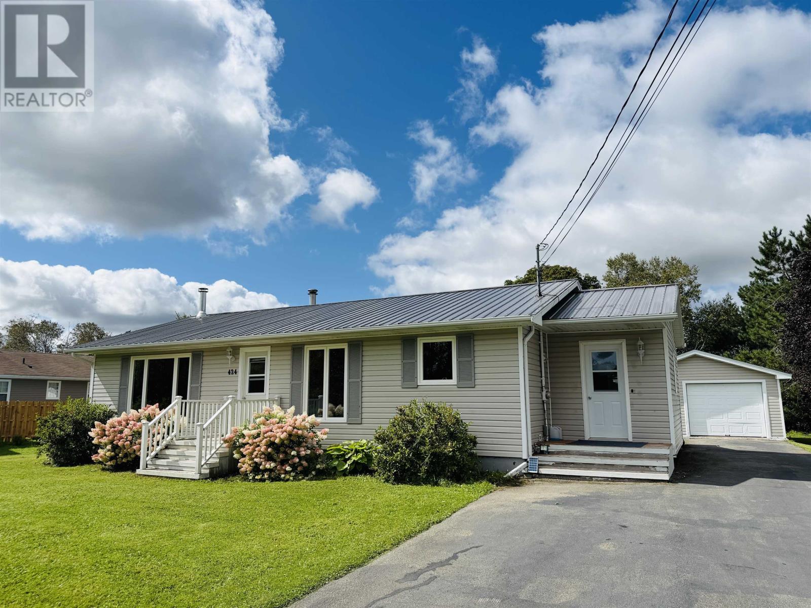 424 Macintyre Avenue, Montague, Prince Edward Island  C0A 1R0 - Photo 2 - 202623471