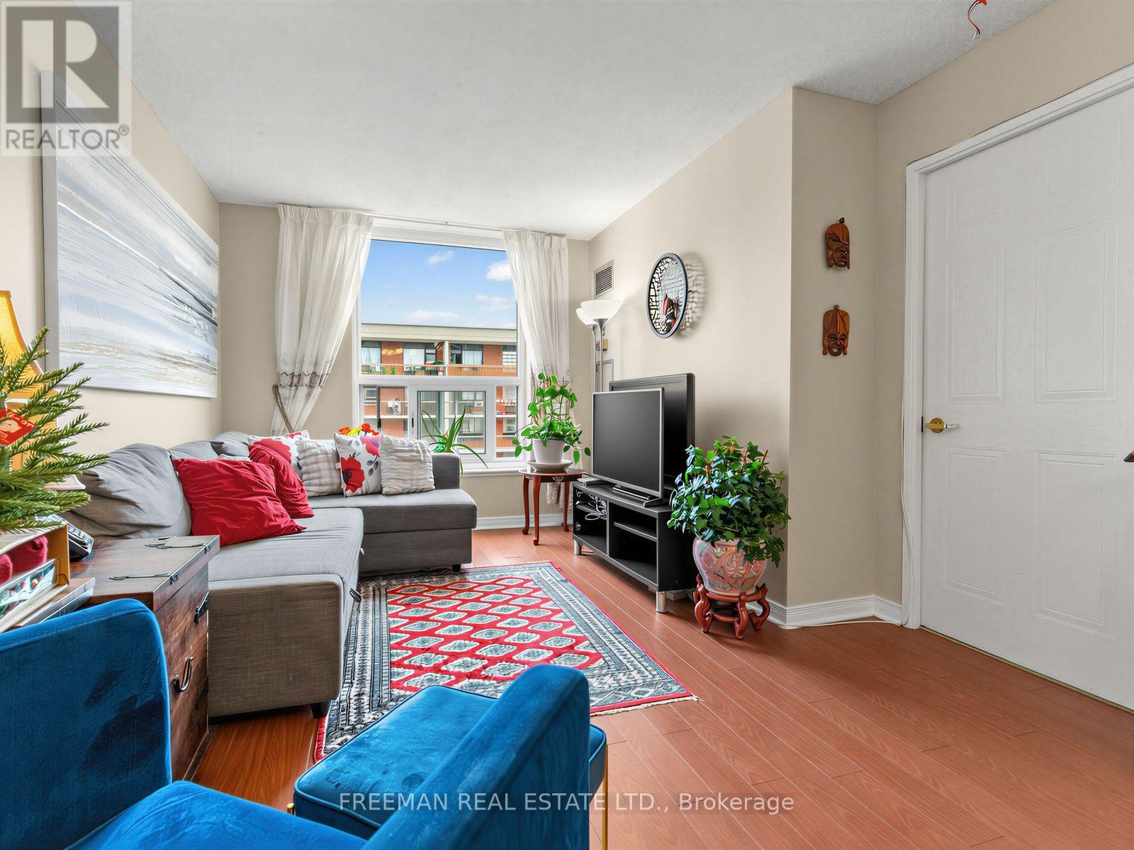 910 - 11 Thorncliffe Park Drive, Toronto, Ontario  M4H 1P3 - Photo 5 - C13679480