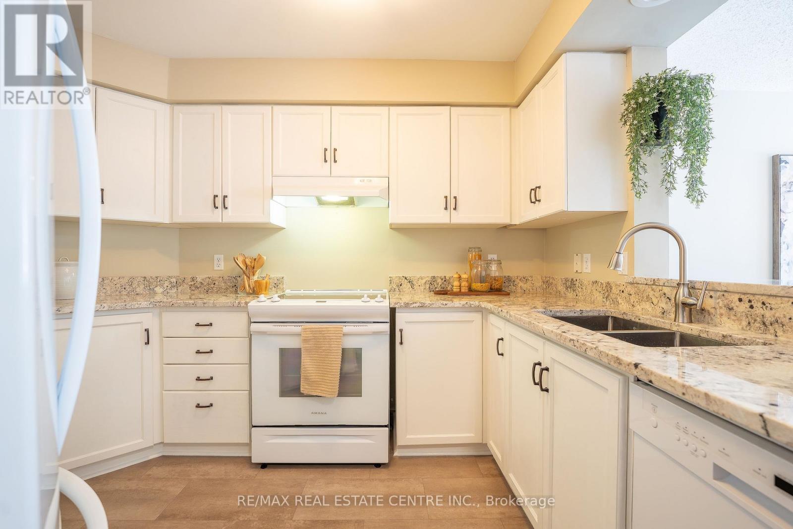 49 Elma Place, Cambridge, Ontario  N3C 4E6 - Photo 12 - X13790948