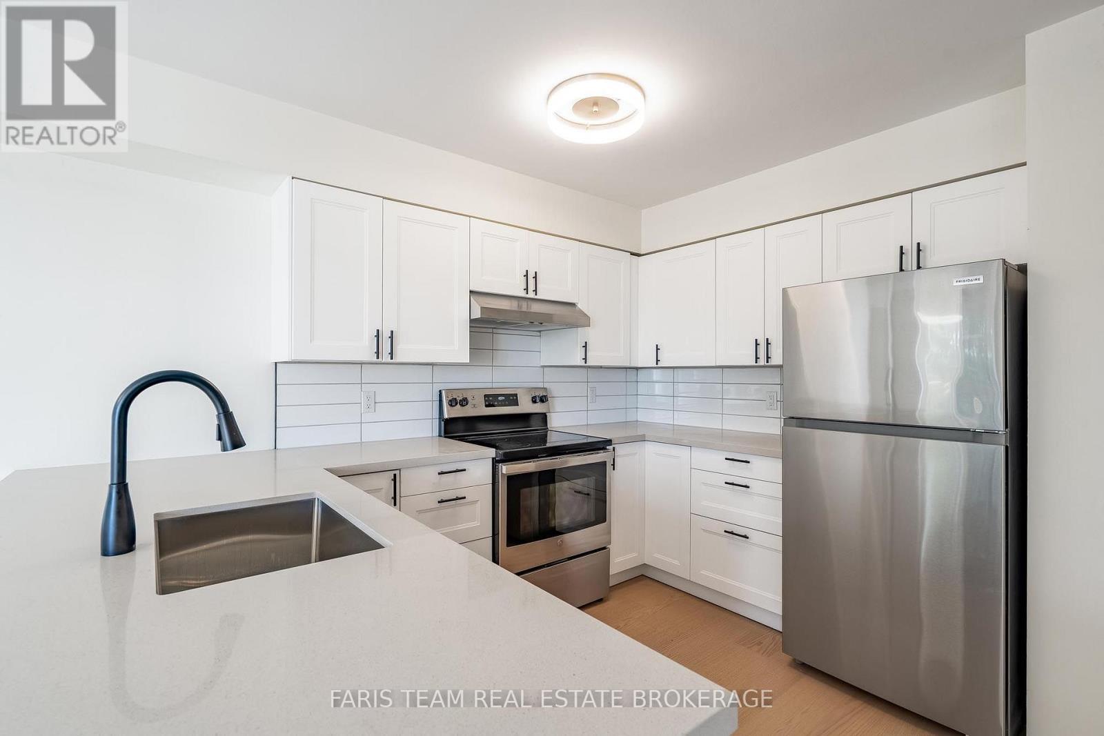 152 Ritchie Crescent, Springwater, Ontario  L0L 1P0 - Photo 5 - S13790230