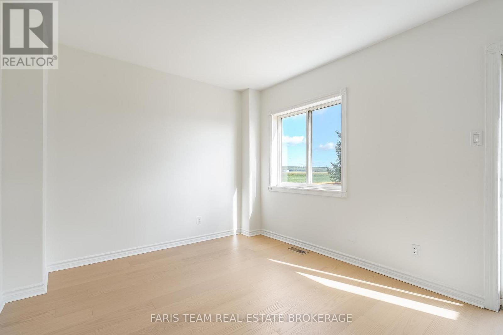 152 Ritchie Crescent, Springwater, Ontario  L0L 1P0 - Photo 10 - S13790230