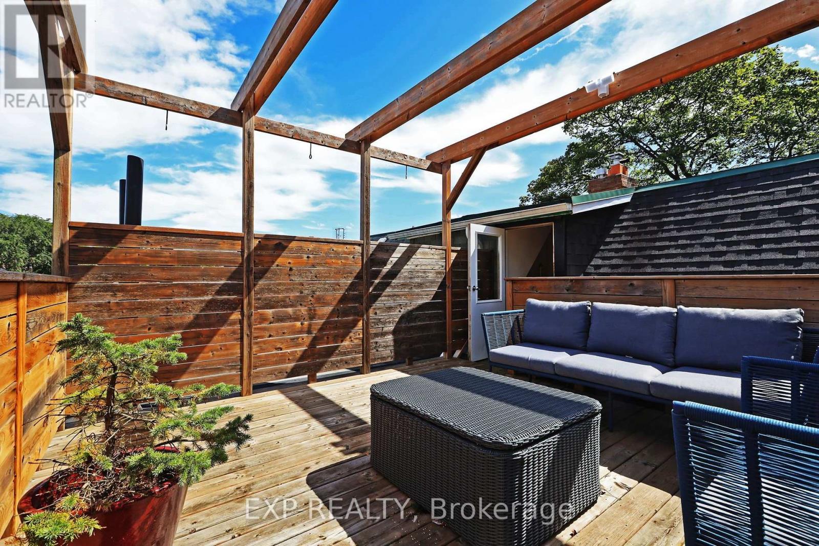 60 Parkdale Road, Toronto, Ontario  M6R 1E2 - Photo 17 - W13783594