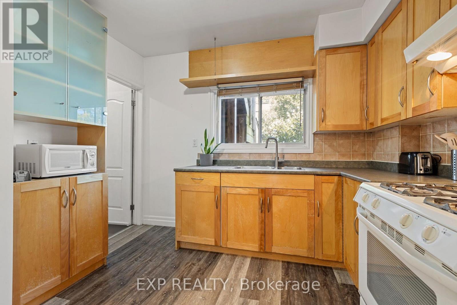 60 Parkdale Road, Toronto, Ontario  M6R 1E2 - Photo 22 - W13783594